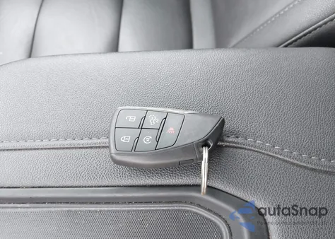 2022 Chevrolet Silverado 1500 4Wd Standard Bed Lt Trail Boss from USA, damaged, VIN 3GCUDFEL9NG582503